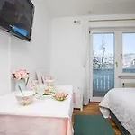 Pletna A Double Lake-view Bed and breakfast Bled