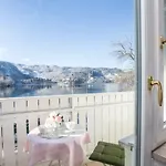 Pletna A Double Lake-view Bed and breakfast