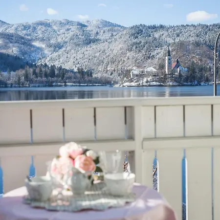 Pletna A Double Lake-view Bed & Breakfast