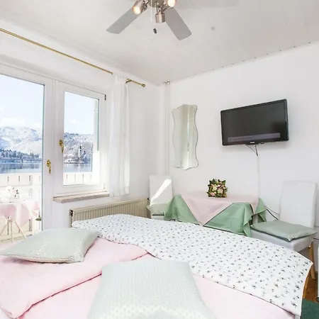 Pletna A Double Lake-view Bed & Breakfast *