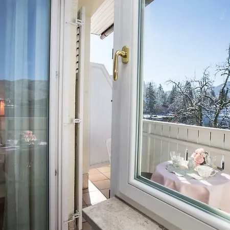 Pletna A Double Lake-view Bed & Breakfast Bled
