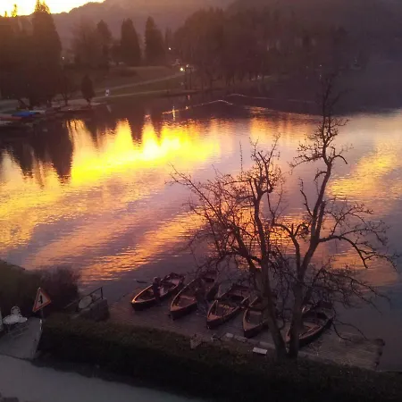 Nočitev z zajtrkom Pletna A Double Lake-view 3*