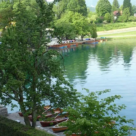 Pletna A Double Lake-view Bed & Breakfast Bled