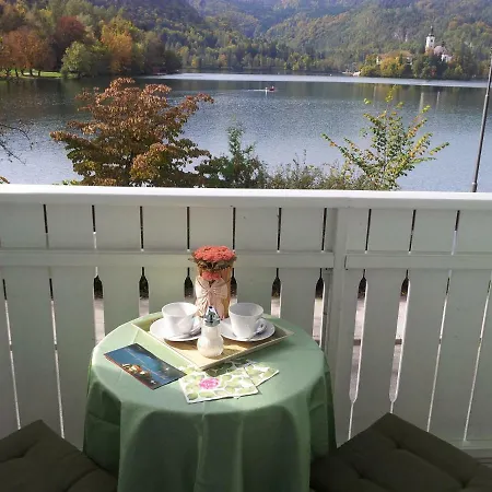 Pletna A Double Lake-view Bed & Breakfast *