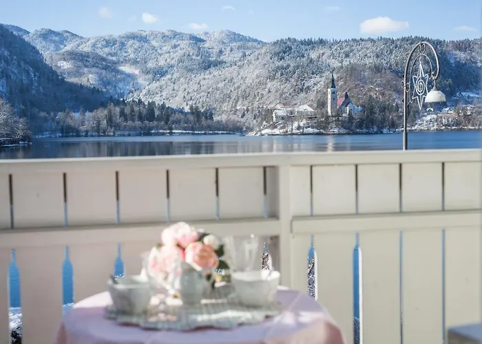 Pletna A Double Lake-view Bed and breakfast