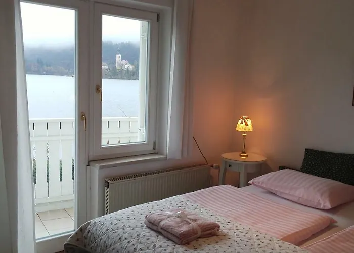 Pletna A Double Lake-view Bed & Breakfast 3*