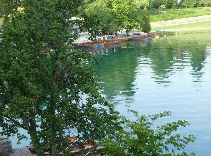 Pletna A Double Lake-view Bed & Breakfast Bled