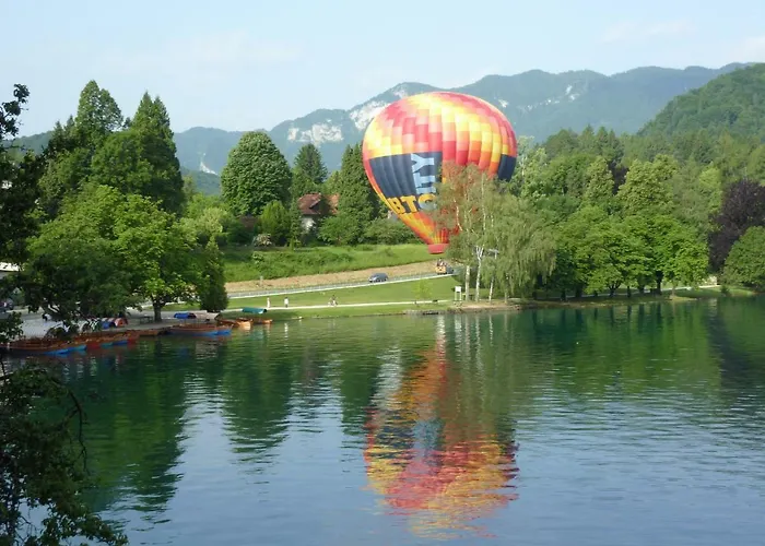 Pletna A Double Lake-view Bed & Breakfast