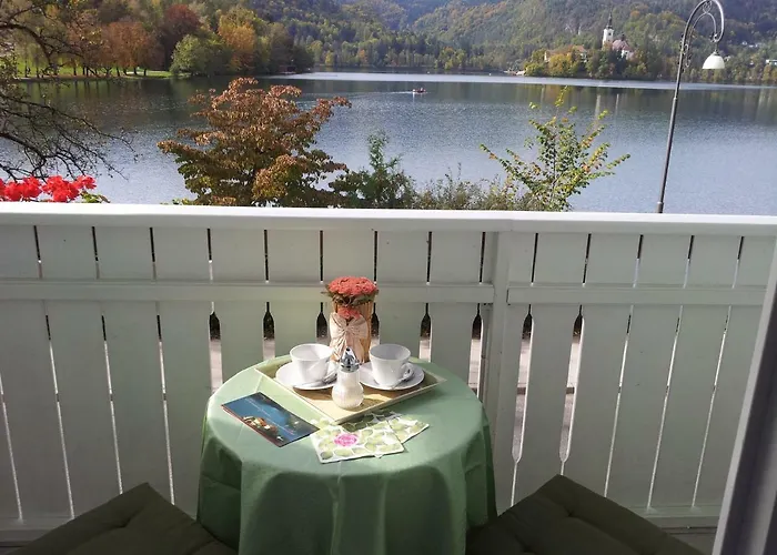 Pletna A Double Lake-view Bed & Breakfast 3*